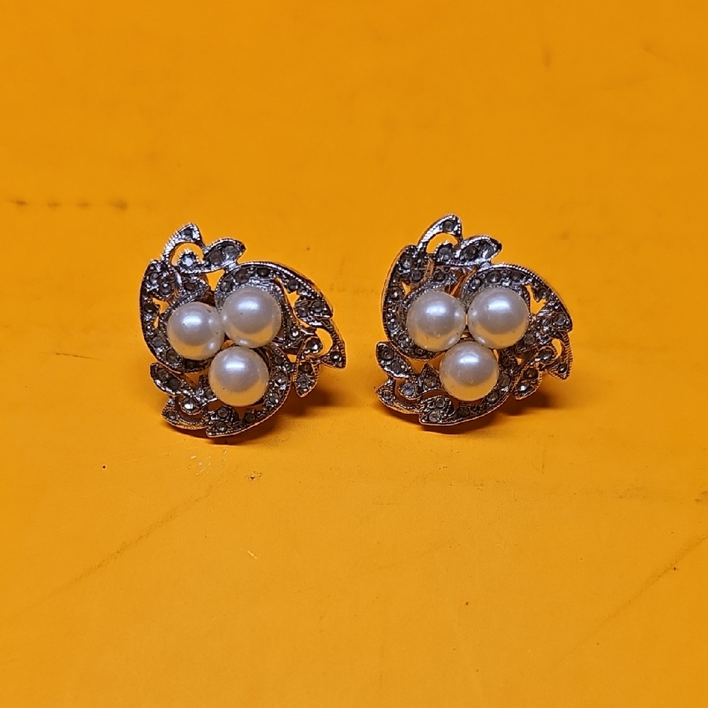 VINTAGE Pearl Cluster Silver-Tone Stud Earrings - White Pearls